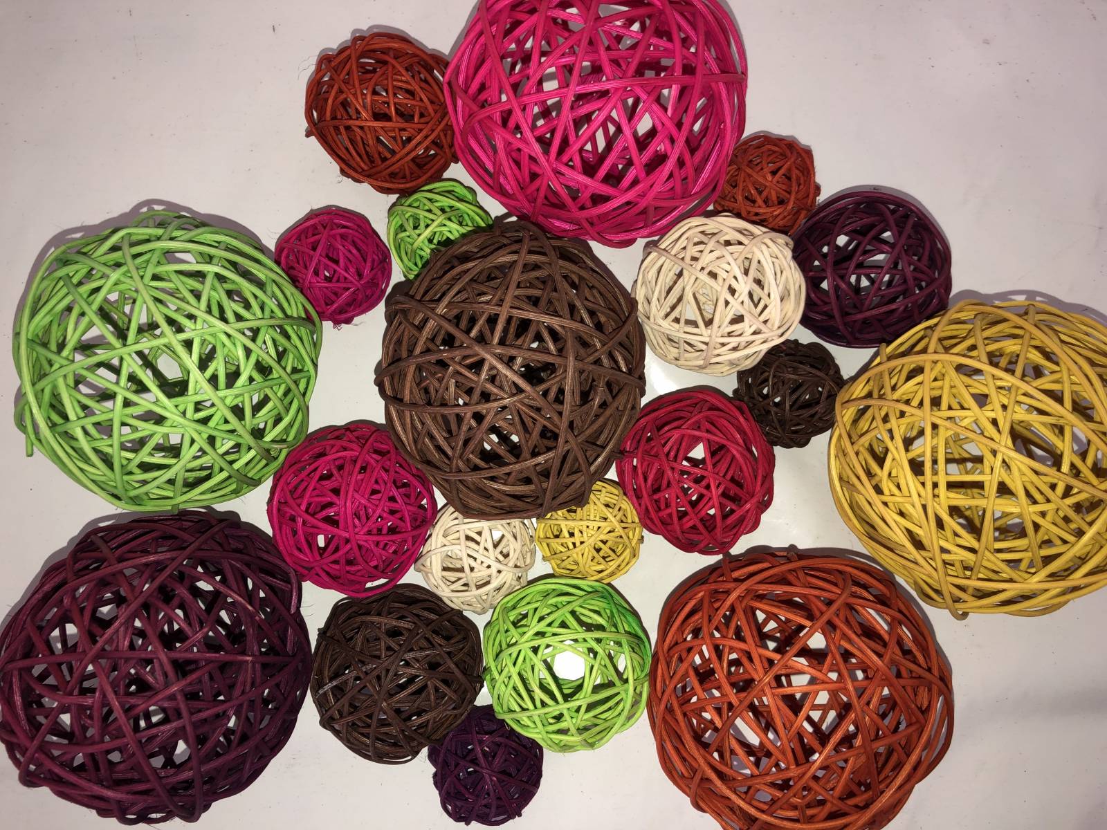 Boules de Rotin de différentes tailles et couleurs en ventes à Angers 49000