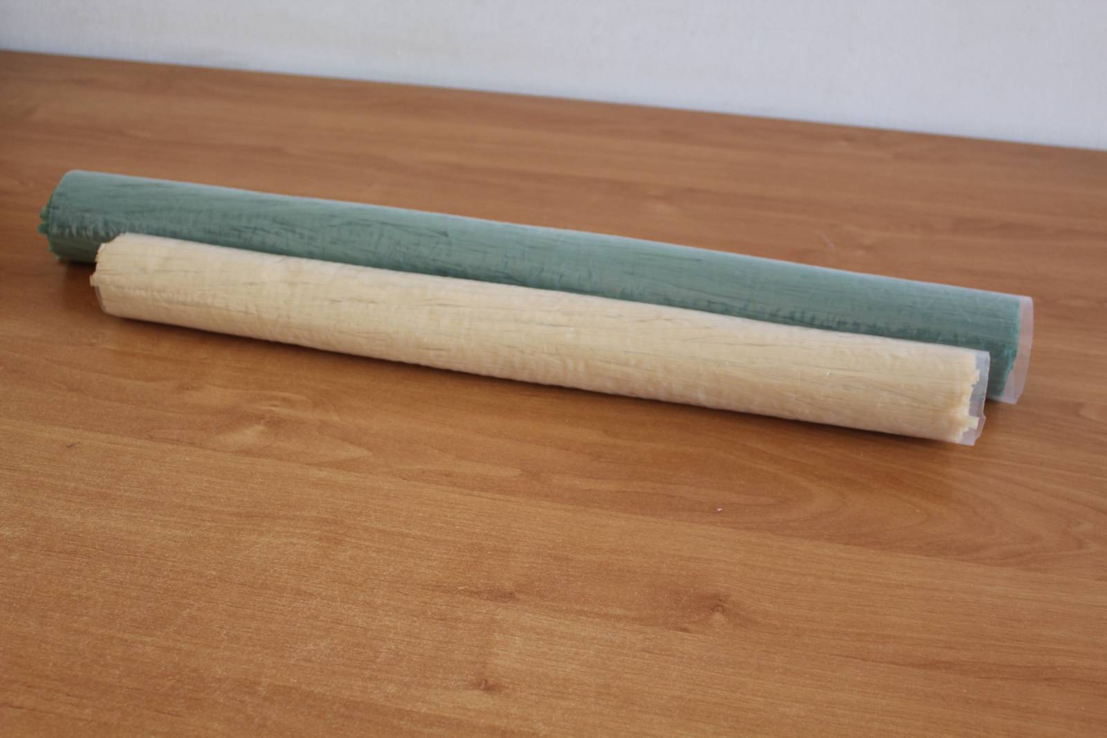 Raphia synthétique 40cm vert et raphia synthétique 30cm naturel